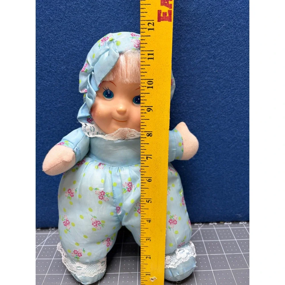 De Luxe Mfg Ltd Baby Doll Blue Floral Bonnet Lace Trim Vintage
